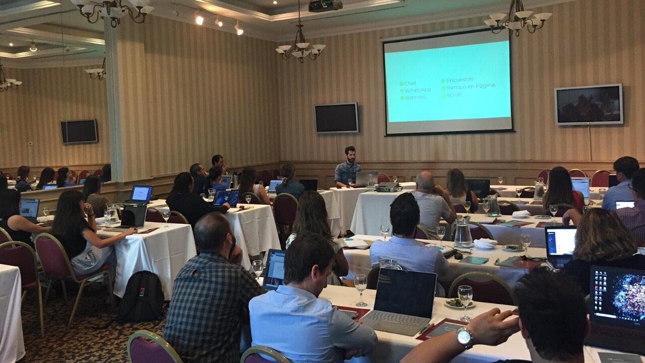 Imagen destacada del artículo: Realizamos el primer taller de Fenicio Training: "¿Cómo vender en Facebook e Instagram?"